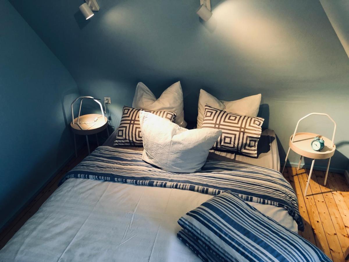 Blaues Zimmer Mit Grossem Balkon, Bad Ist Ein Traum, 50 Schritte Zum Radweg Am Main,Ideal For Short Stay Mainstockheim 외부 사진