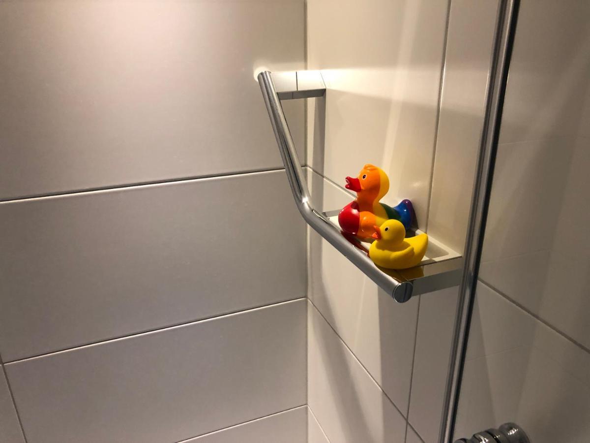 Blaues Zimmer Mit Grossem Balkon, Bad Ist Ein Traum, 50 Schritte Zum Radweg Am Main,Ideal For Short Stay Mainstockheim 외부 사진