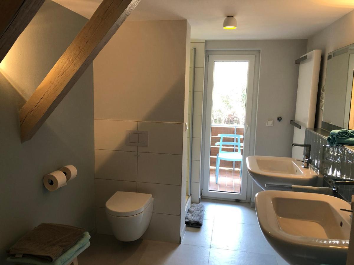 Blaues Zimmer Mit Grossem Balkon, Bad Ist Ein Traum, 50 Schritte Zum Radweg Am Main,Ideal For Short Stay Mainstockheim 외부 사진