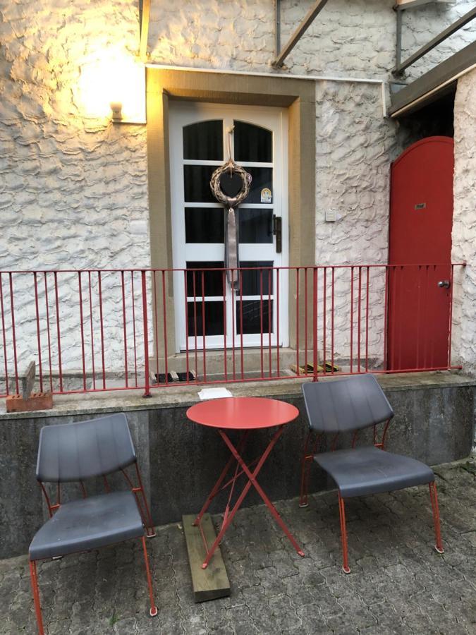 Blaues Zimmer Mit Grossem Balkon, Bad Ist Ein Traum, 50 Schritte Zum Radweg Am Main,Ideal For Short Stay Mainstockheim 외부 사진