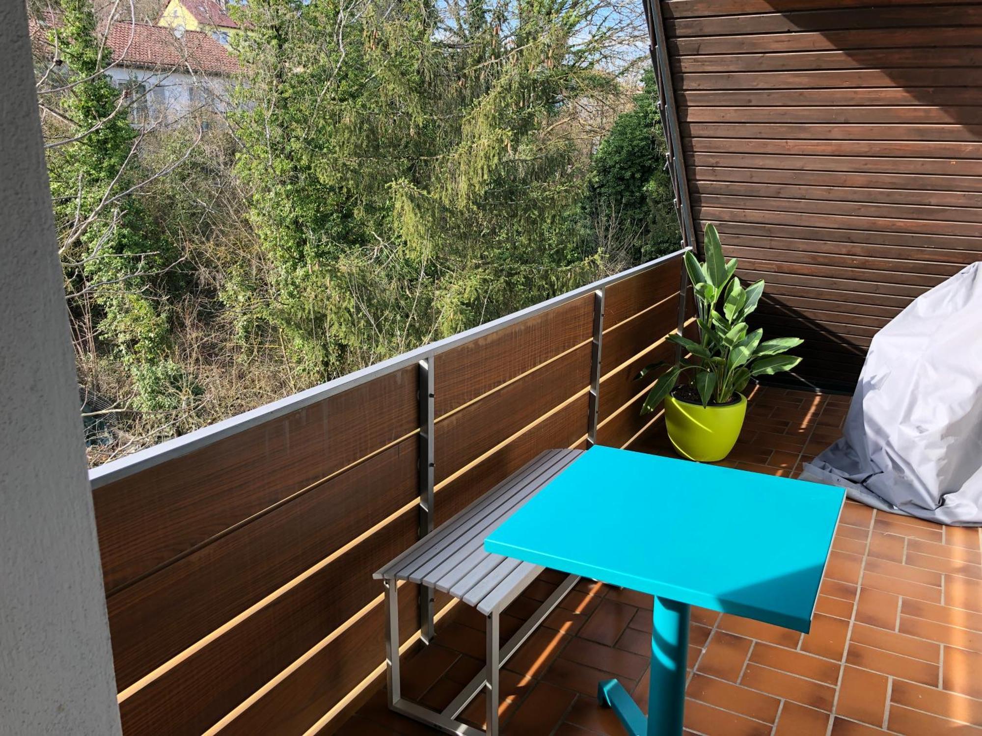 Blaues Zimmer Mit Grossem Balkon, Bad Ist Ein Traum, 50 Schritte Zum Radweg Am Main,Ideal For Short Stay Mainstockheim 외부 사진