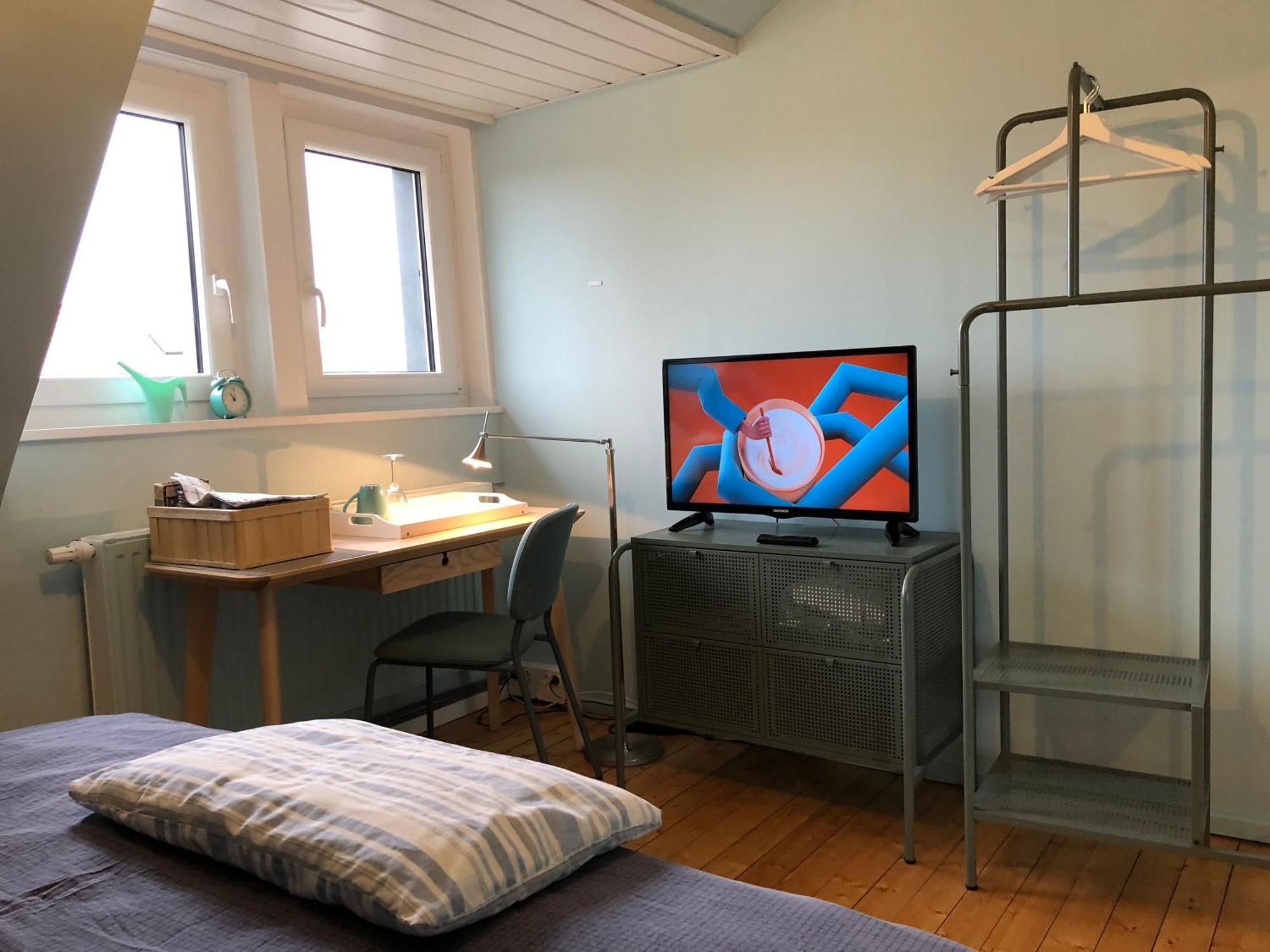 Blaues Zimmer Mit Grossem Balkon, Bad Ist Ein Traum, 50 Schritte Zum Radweg Am Main,Ideal For Short Stay Mainstockheim 외부 사진