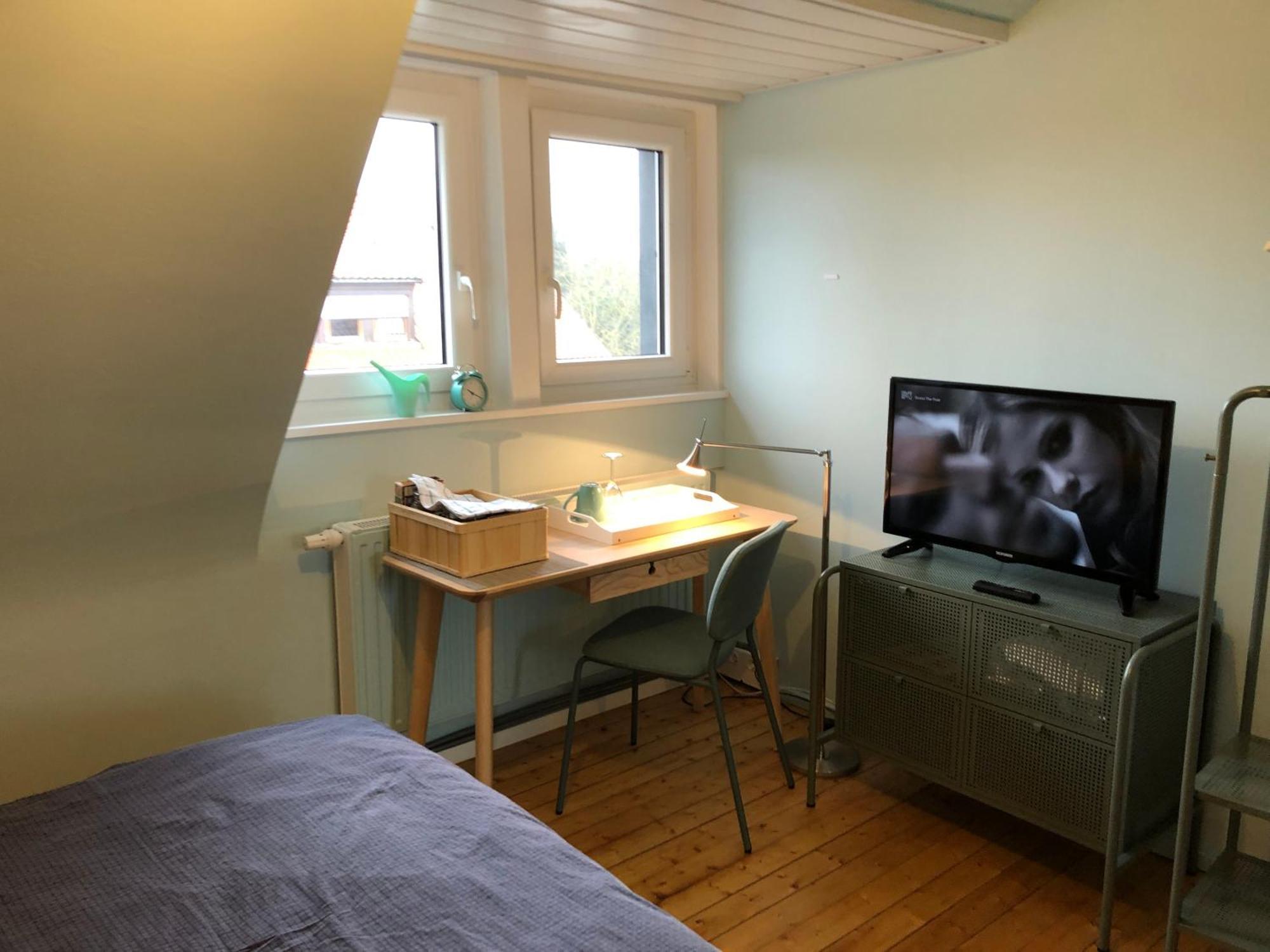 Blaues Zimmer Mit Grossem Balkon, Bad Ist Ein Traum, 50 Schritte Zum Radweg Am Main,Ideal For Short Stay Mainstockheim 외부 사진